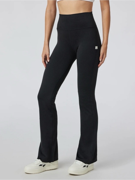 Vuori Pants - NWOT Vuori Halo Slim Flare Pant Yoga Athleisure Everyday Chic DreamKnit Black M